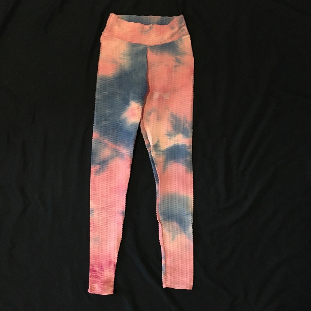 Pink and blue tie-dye leggings with a twist detail